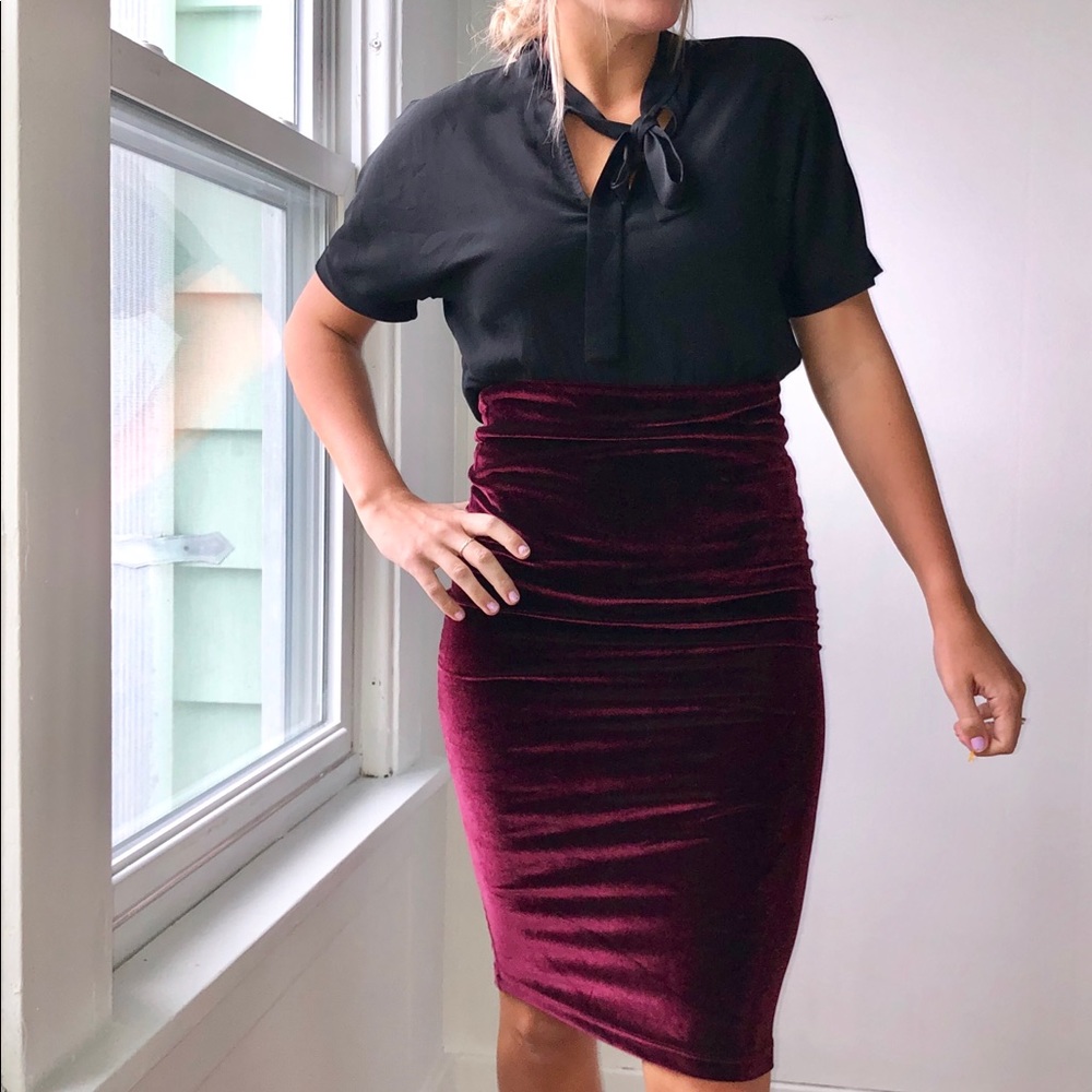 ⭐️2 for $18 EXPRESS Tie Neck Blouse